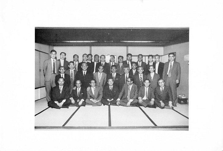 ファイル:昭和48年度 やそみ会報 004 総会集合写真.jpg