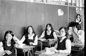 高28PIC３年Ｅ組 教室の女子たち179.JPG